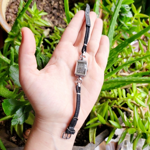 Vintage Swiss Rodana Antimagnetic Classic Dainty Leather Watch - Picture 10 of 12